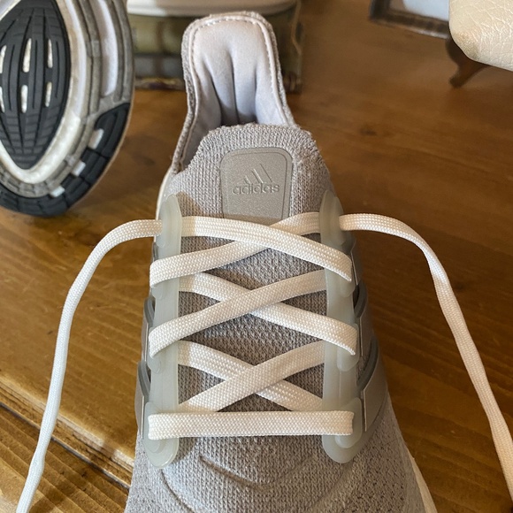 Adidas Primeblue Ultraboost Grey and White Sneakers - Size 8 - Picture 8 of 15